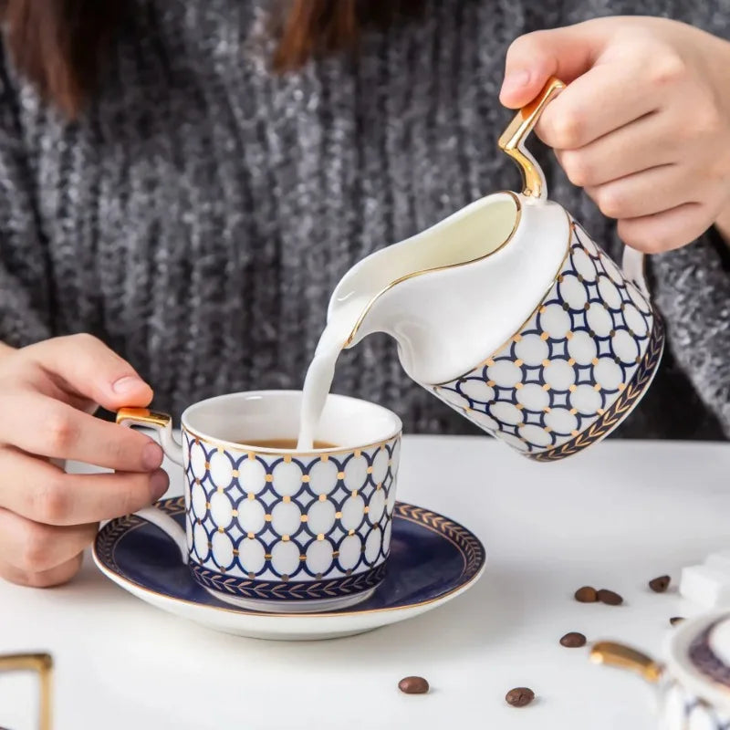 Xícaras de Café de Porcelana Chinesa com Dourado Europeu, Alça Dourada, Xícara de Chá para Sobremesa da Tarde, Conjunto de Chá.